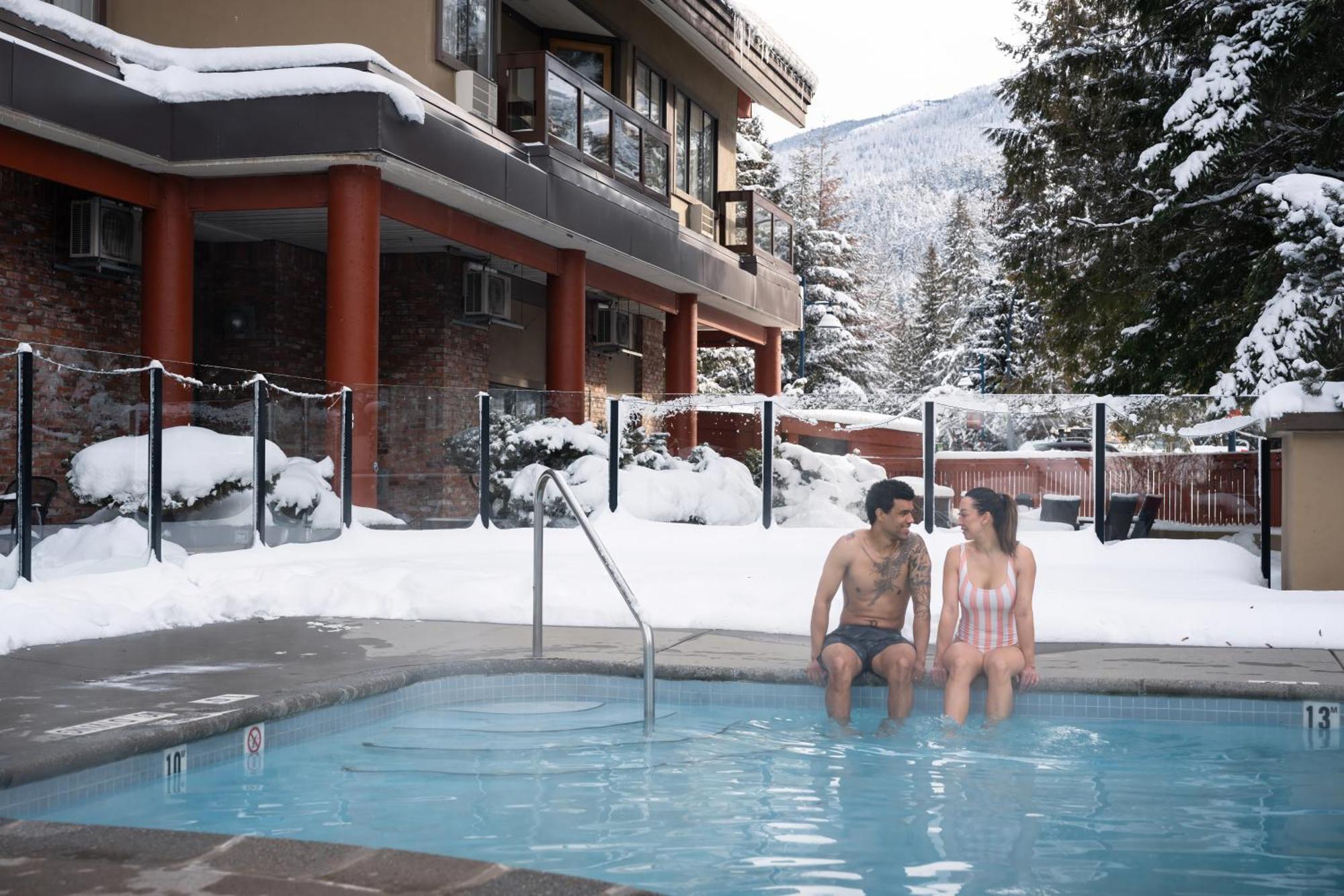 Whistler Village Inn & Suites Kültér fotó