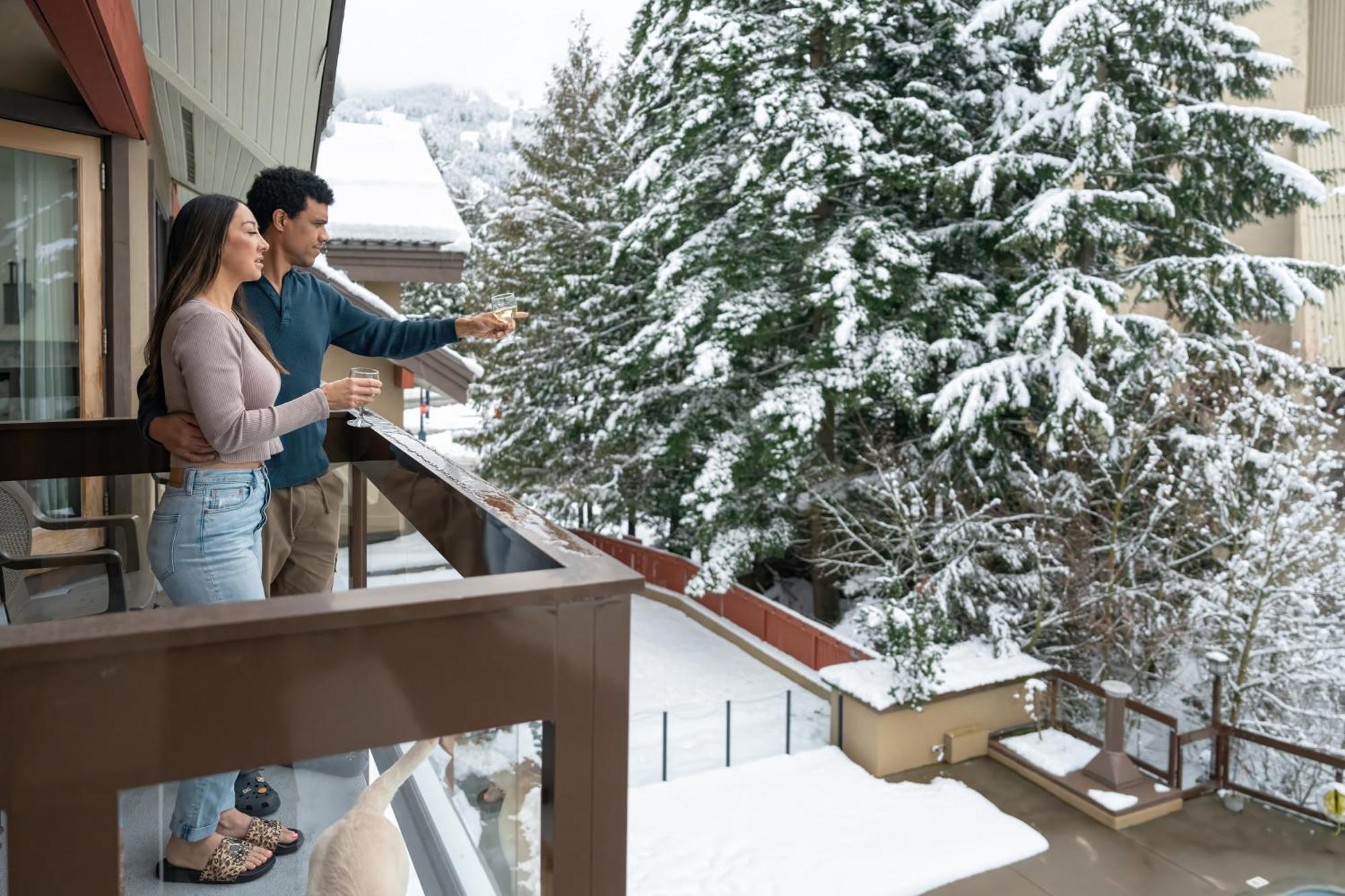 Whistler Village Inn & Suites Kültér fotó