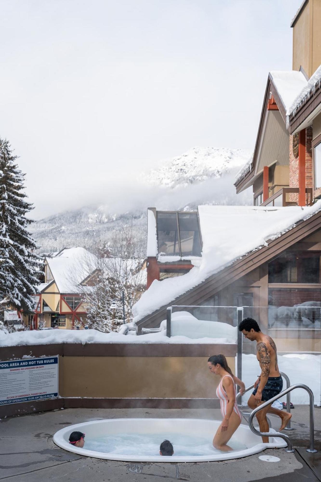 Whistler Village Inn & Suites Kültér fotó